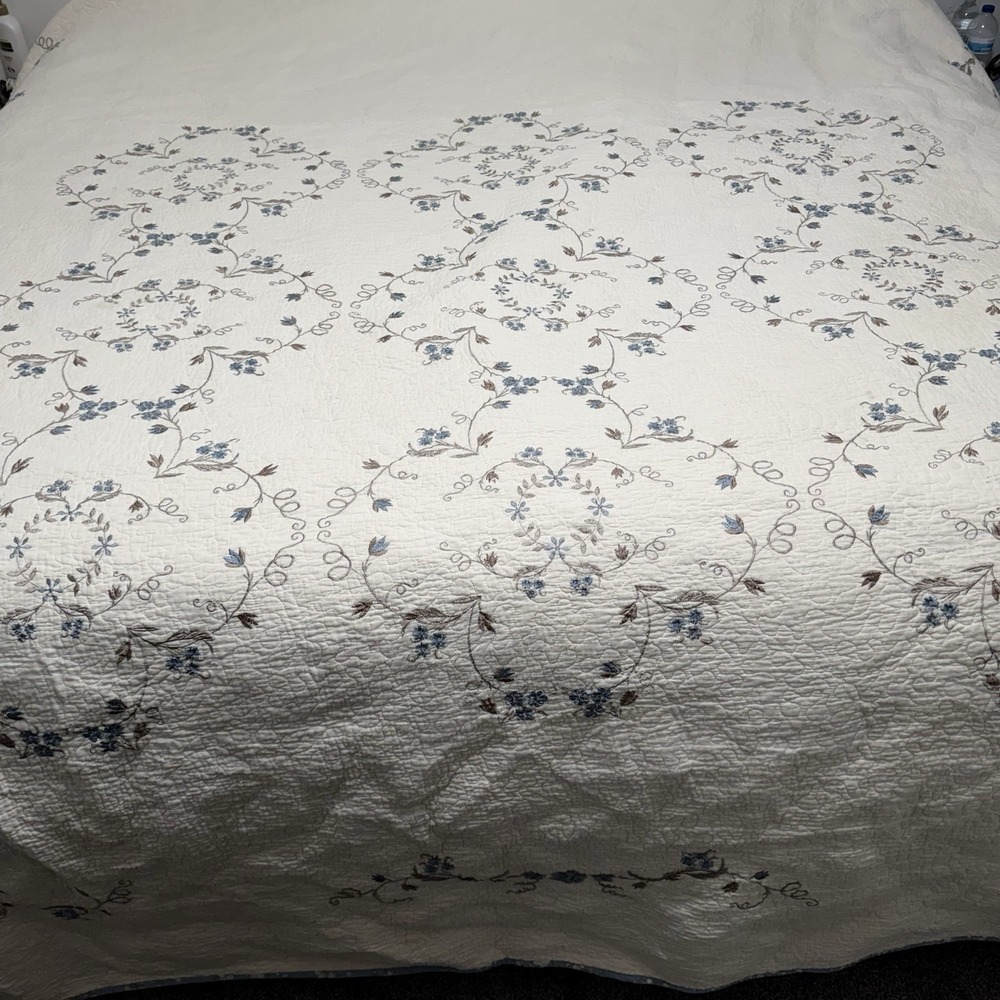 Vtg Embroidered Floral Quilt Coverlet King Cream Blue 102x114 Cottage Farmhouse